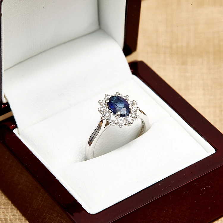 Kate Middleton Engagement Ring in 14k White Gold with Oval Sapphire and Diamonds i055SfDi