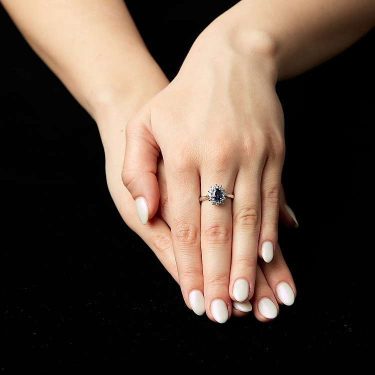 Kate Middleton Engagement Ring in 14k White Gold with Oval Sapphire and Diamonds i055SfDi