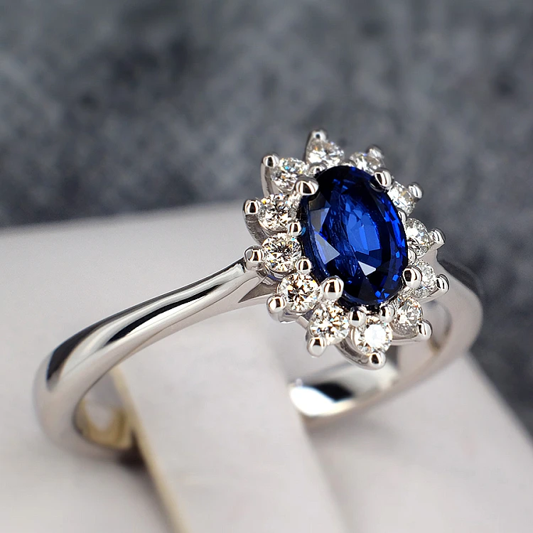 Kate Middleton Engagement Ring in 14k White Gold with Oval Sapphire and Diamonds i055SfDi