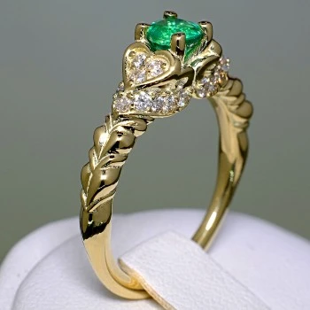 Gold-Verlobungsring mit Smaragd und Diamanten i500SmDi
