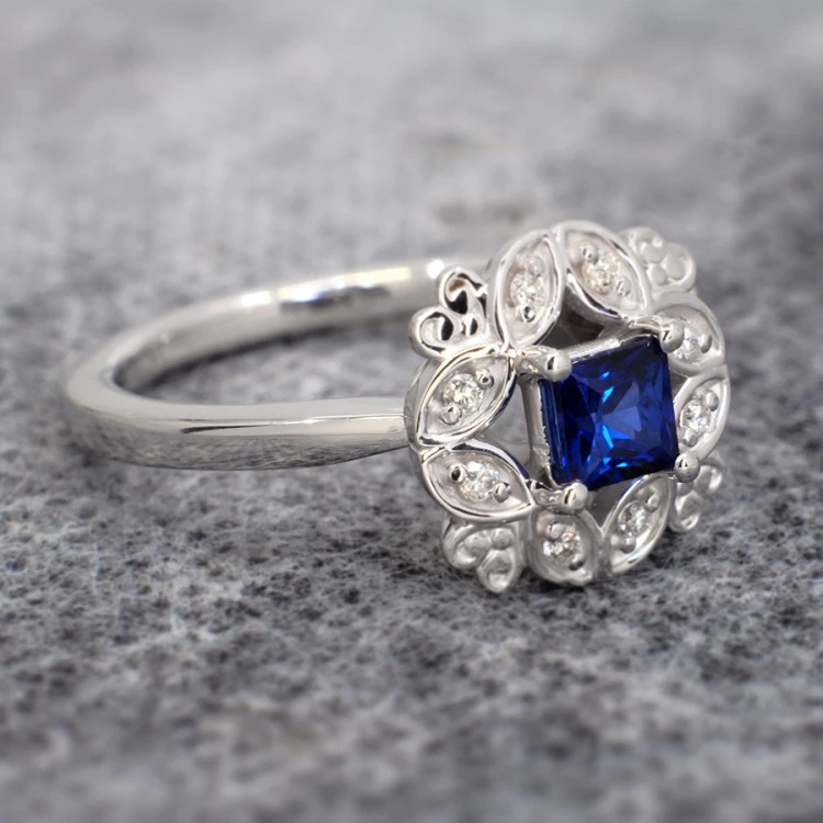 Bague de fiançailles en or avec saphir et diamants - modèle i72000
