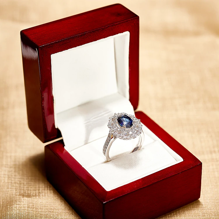 Vintage cadeauring i1661SfODi in goud met ovale saffier en kleurloze diamanten