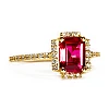 Anillo de compromiso de oro amarillo de 18 k con rubí esmeralda cultivado en laboratorio y diamantes incoloros - modelo i3829