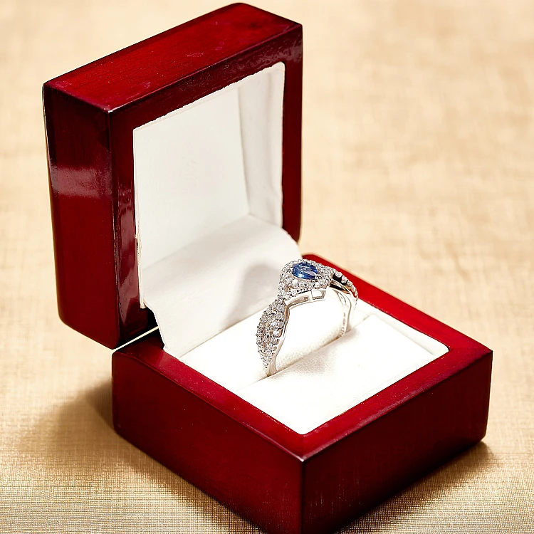 Bague en or 18 carats ou platine avec saphir para 6 x 4 mm et diamants incolores - modèle i4691