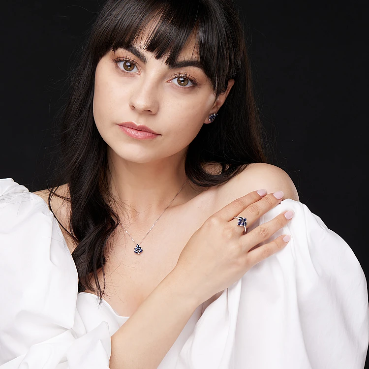 Gouden ring met markiezinsaffieren en ronde diamanten I3633