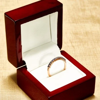 Anello Regalo i018Sf in Oro con Zaffiri