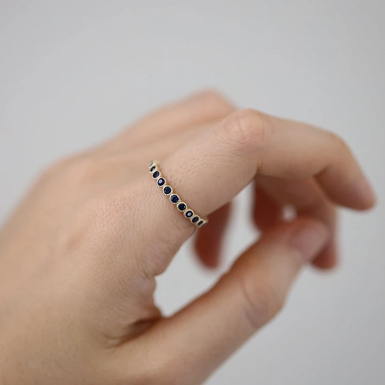 Bague cadeau en or ou en platine avec saphirs - modèle i2003