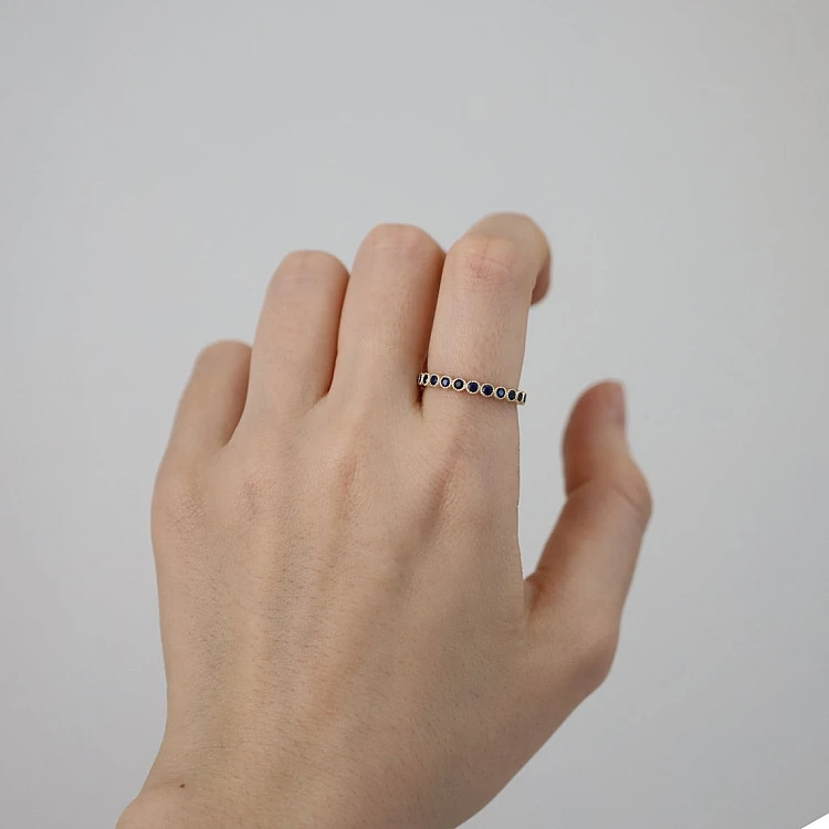 Bague cadeau en or ou en platine avec saphirs - modèle i2003