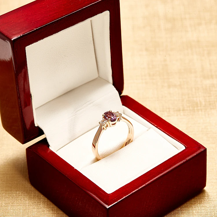 Gift Ring i015AmODi in Gold with Amethyst and Diamonds