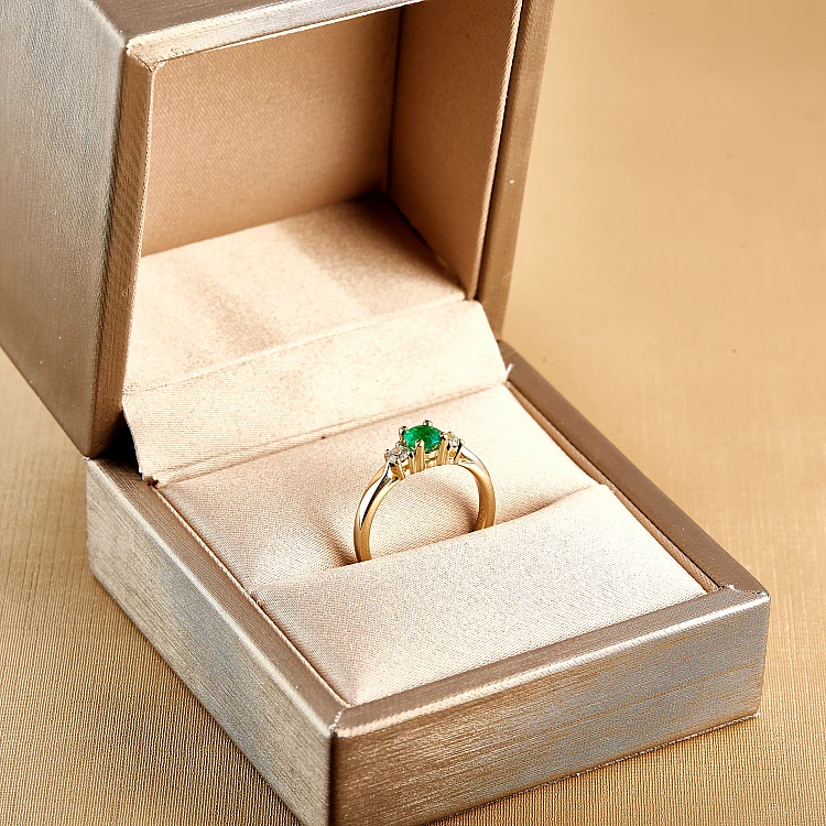Engagement Ring i025SmDi in Gold with Emerald and Diamonds