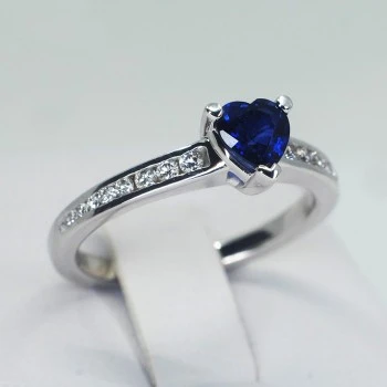 Anello di Fidanzamento i122866SfHDi in Oro con Zaffiro a Cuore e Diamanti