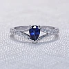 Anillo de compromiso de oro con zafiro en forma de lágrima y diamantes - modelo i533