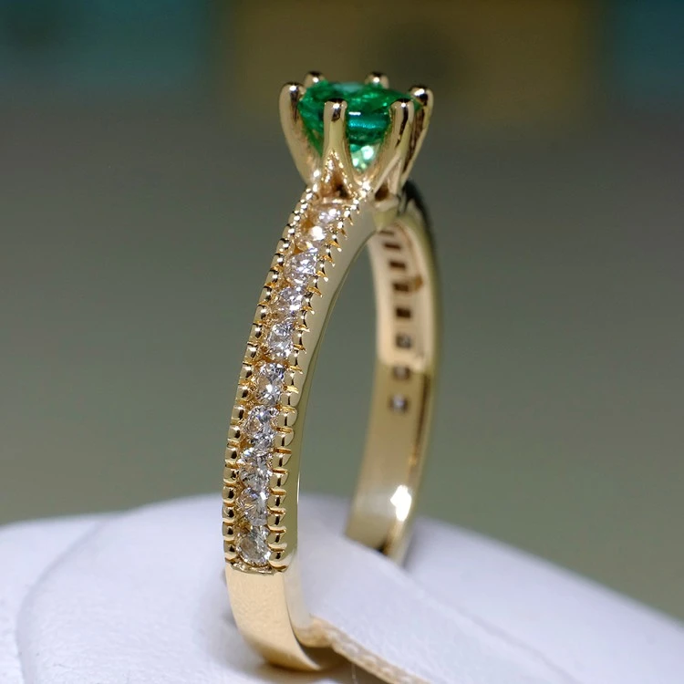 Anello di Fidanzamento i539SmDi in Oro con Smeraldo e Diamanti