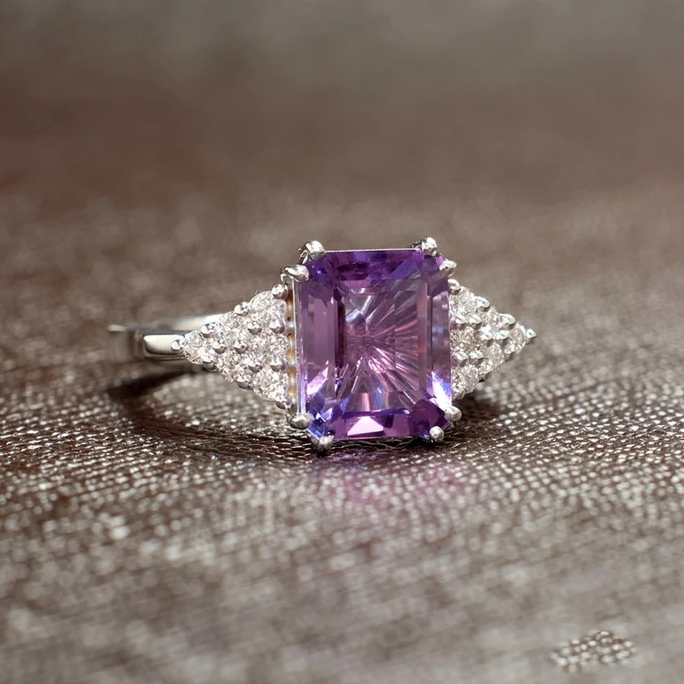 Bague cadeau en or avec améthyste et diamants - modèle i981