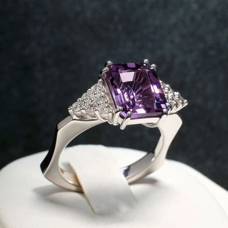 Bague cadeau en or avec améthyste et diamants - modèle i981