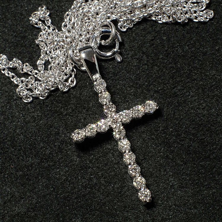 Crucifix unisexe en or ou en platine avec diamants - modèle pan1015