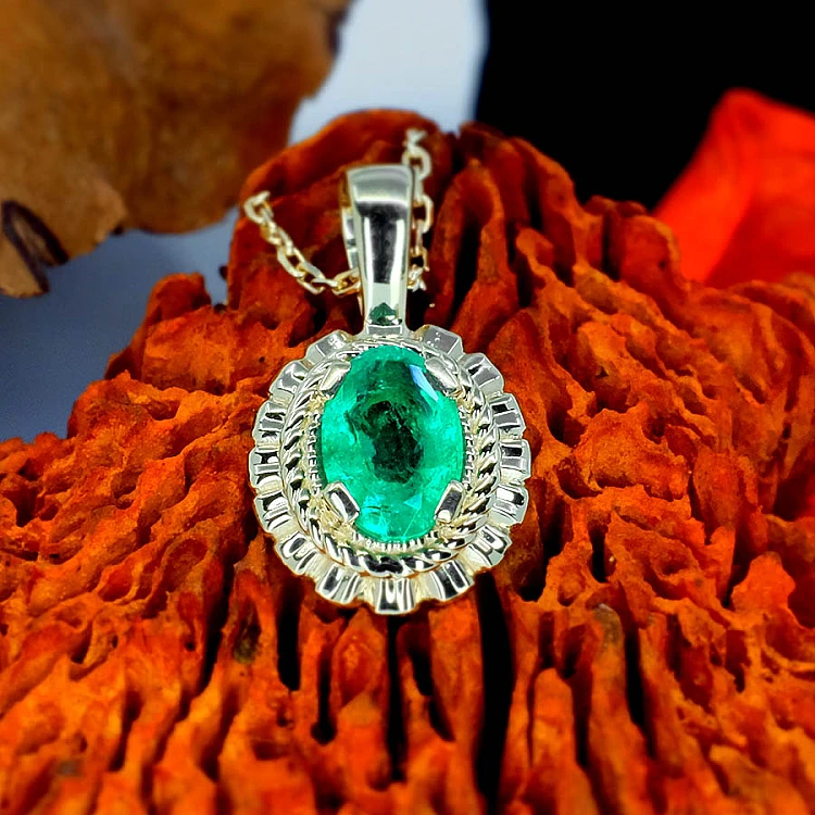 Colgante vintage de oro o platino con esmeralda ovalada - modelo pan1579