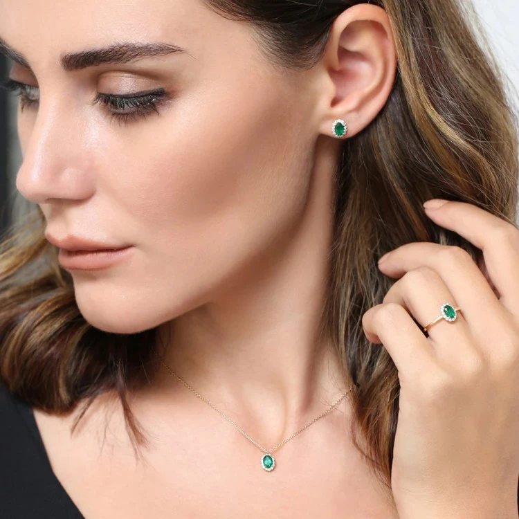 Entourage pendant pan3153Smdi in Gold with Oval Emerald and Diamonds