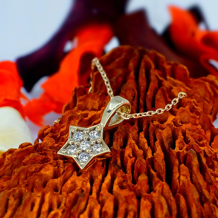 Pendentif étoile en or ou en platine avec diamants - modèle pan536