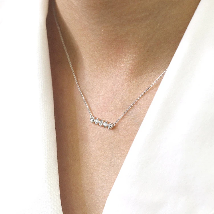Hanger in goud of platina met 5 natuurlijke diamanten pan562