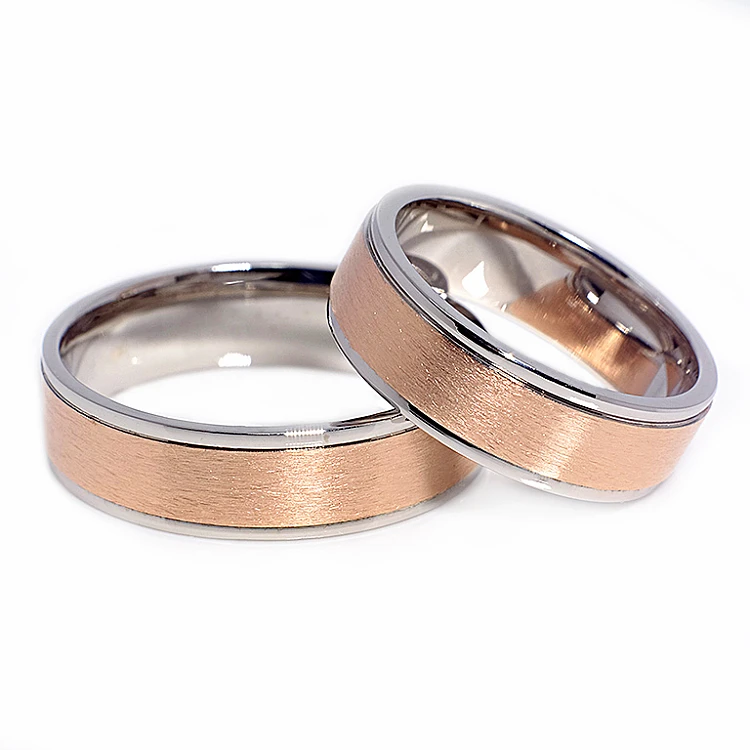 Trouwringen v026 in twee kleuren goud