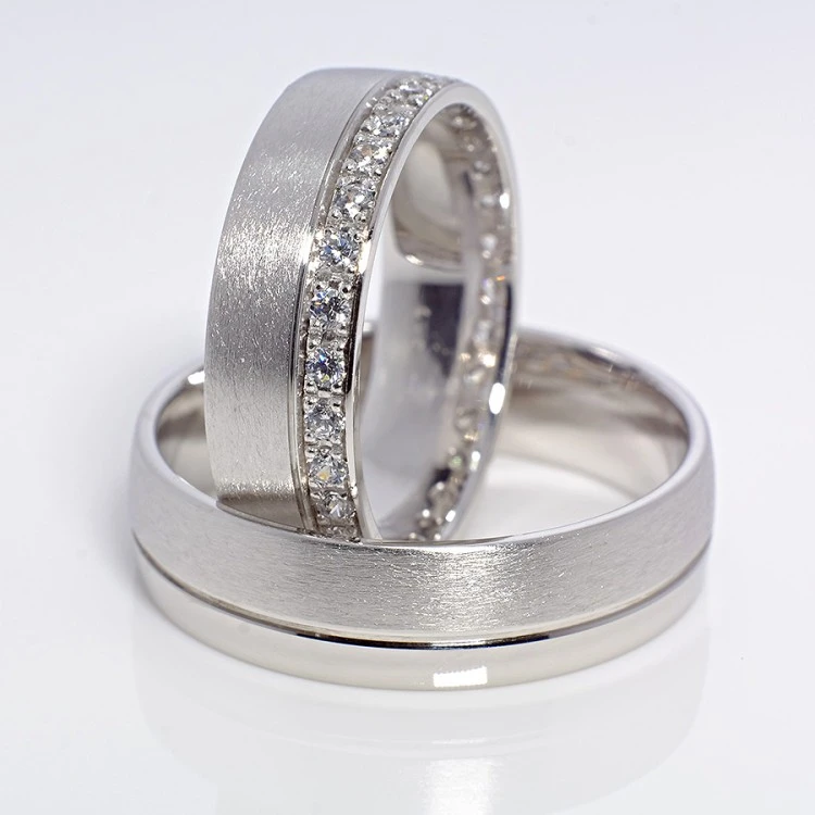 Eheringe v104 in Gold oder Platin mit Diamanten