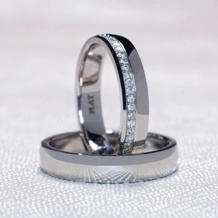 Eheringe v105 in Gold oder Platin mit Diamanten