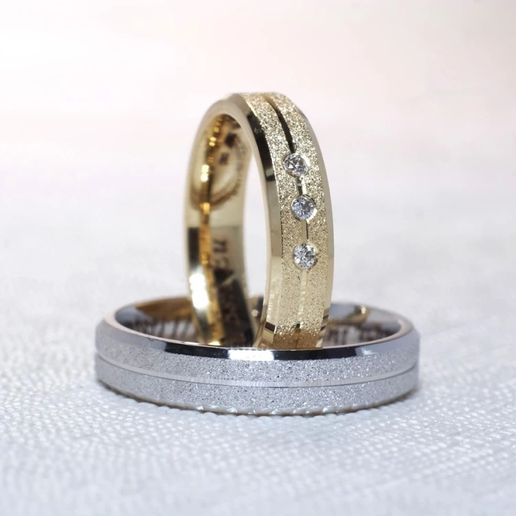 Eheringe v1173 in Gold oder Platin mit Diamanten