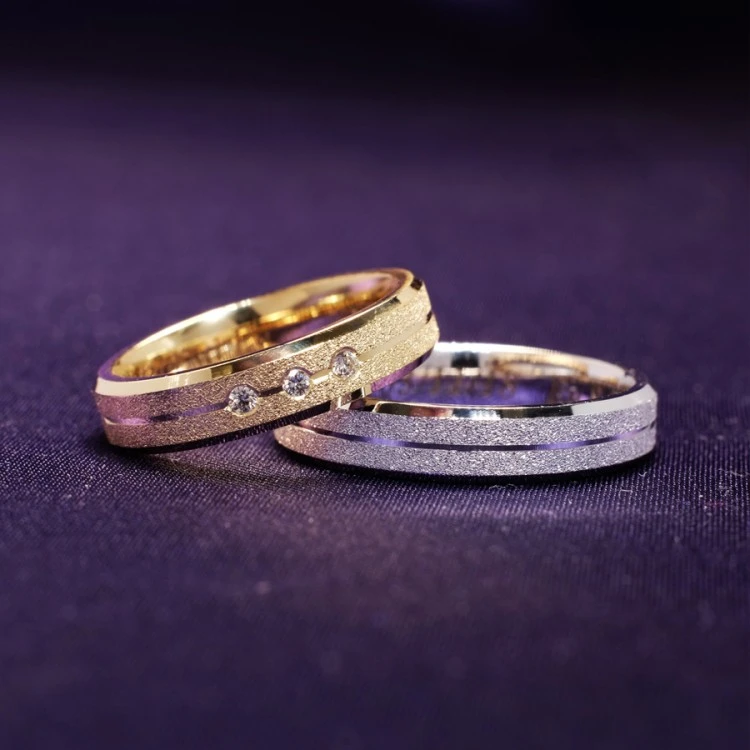 Eheringe v1173 in Gold oder Platin mit Diamanten
