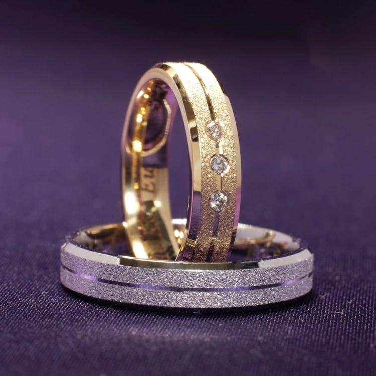 Eheringe v1173 in Gold oder Platin mit Diamanten