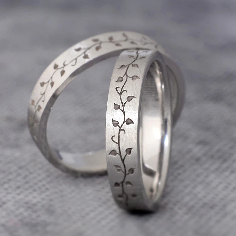 Alliances en platine avec motif laser inspiré de la nature - modèle v1189