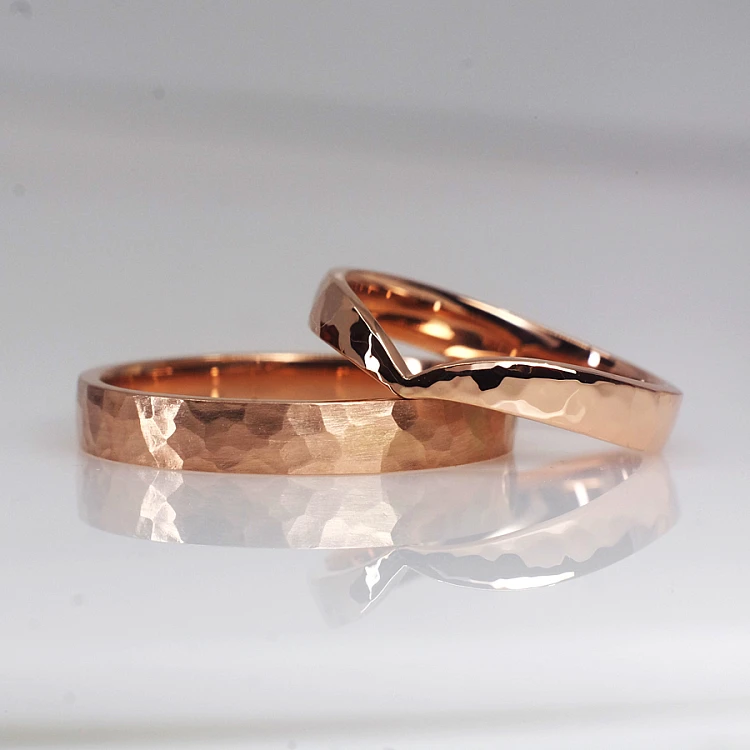Wedding rings v1318 Vintage Gold or Platinum Hammer Finish