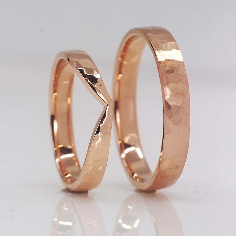 Wedding rings v1318 Vintage Gold or Platinum Hammer Finish
