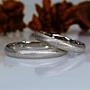 Anillos de boda de oro o platino con acabado mate hielo - modelo v134