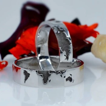 Anillos de boda de oro o platino con diseño de mapamundi - modelo v1366