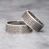 Trouwringen v142 in goud of platina met Flower of Life-patroon