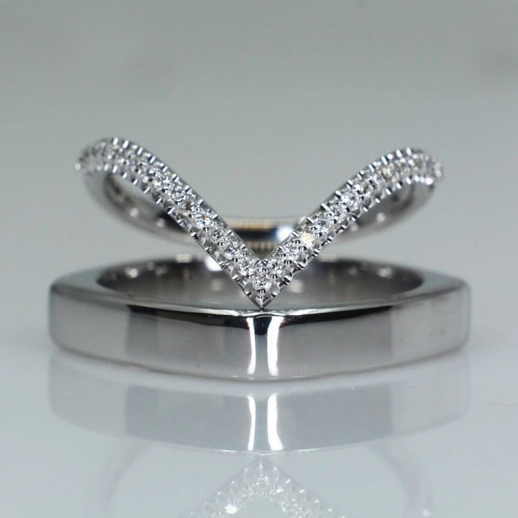 Wedding rings v1475 in Gold or Platinum with Diamonds