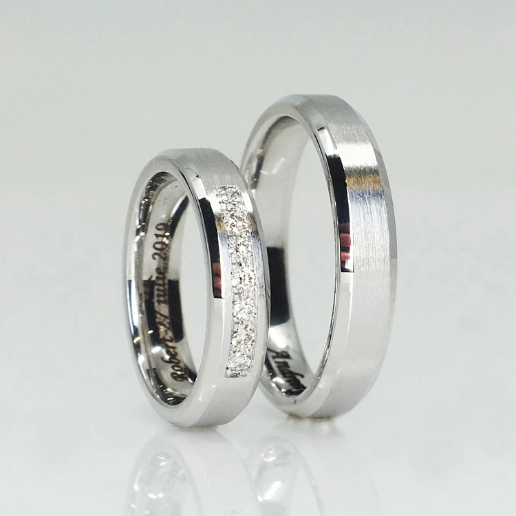 Anillos de boda clásicos con bordes biselados en oro o platino con diamantes - modelo v1771