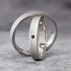 Trouwringen Mat Sidef v203 in goud of platina met zwarte diamant