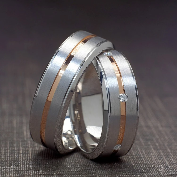 V940 Gouden trouwringen met diamanten